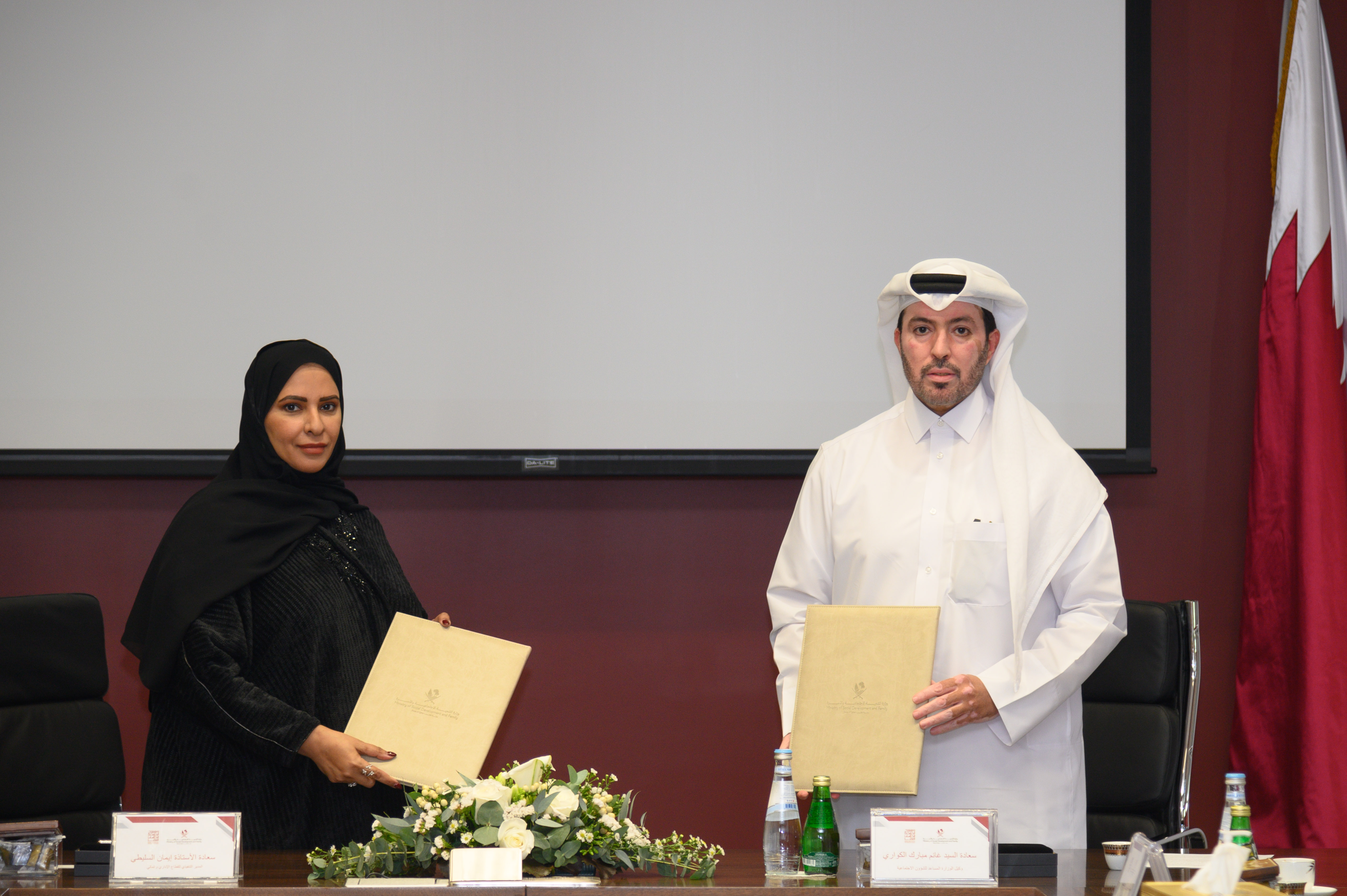 The Ministry of Social Development and Family signs an MoU with the Doha Institute for Graduate Studies on social studies and research