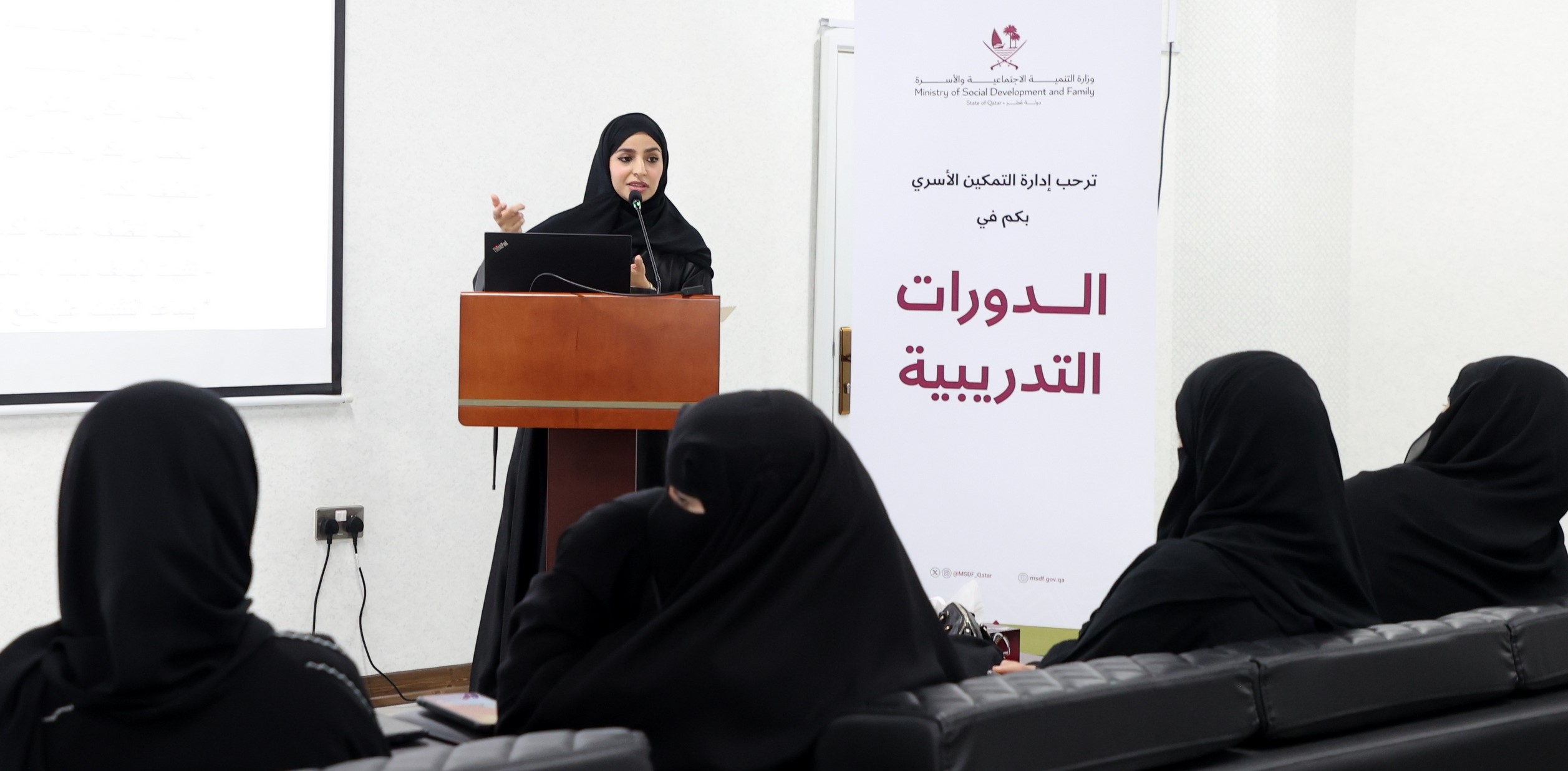 “Social Development” trains owners of productive projects on the basics of product photography with smartphones