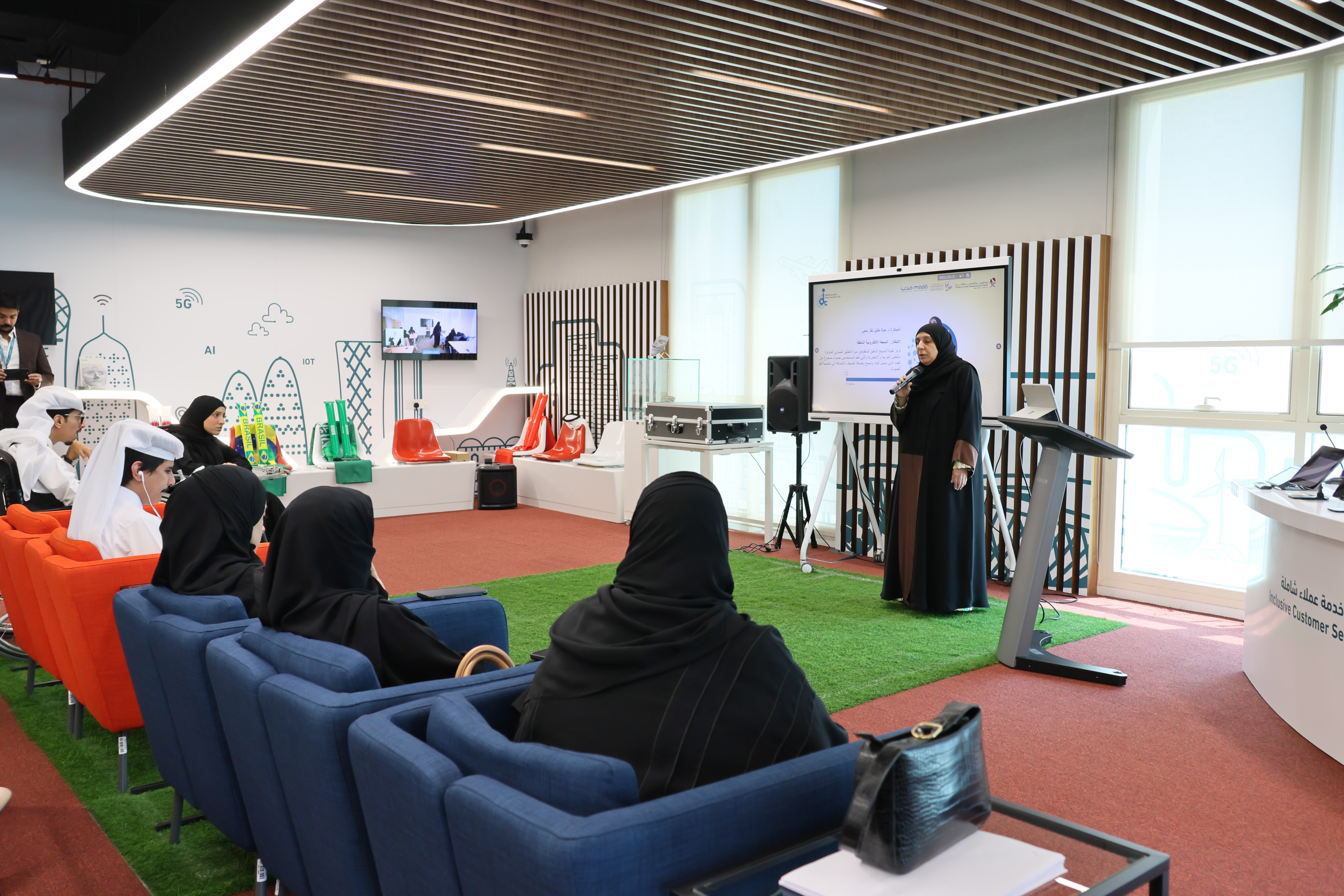 In conjunction with the International Day of Creativity and Innovation: Ministry of Social Development and Family Organizes "You Can" Workshop for Innovators and Creators of the Center for Assisted Technology (Mada).